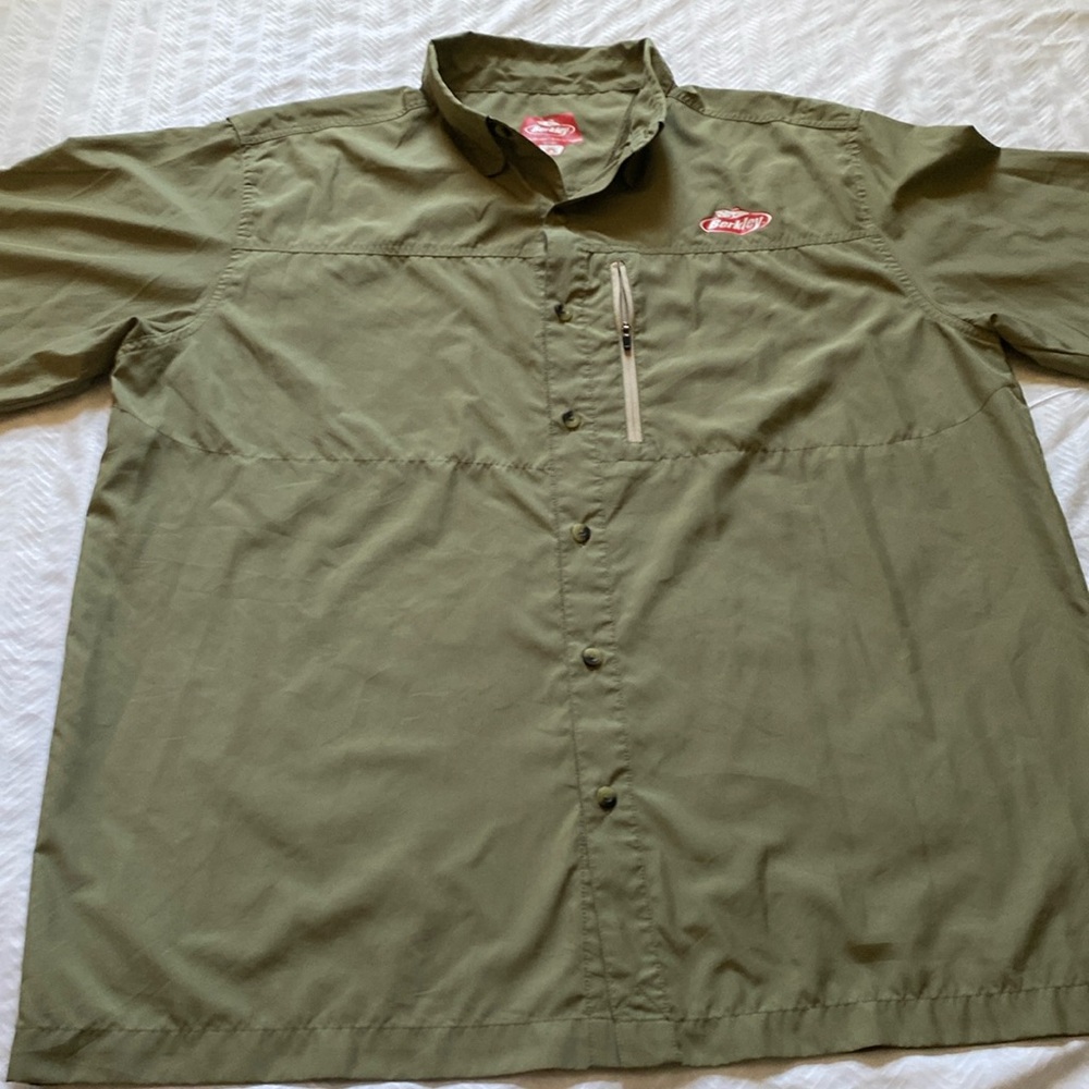 0124 Berkeley XL Fishing Shirt khaki green shirt sleeve spf 20 embroidered SHARK